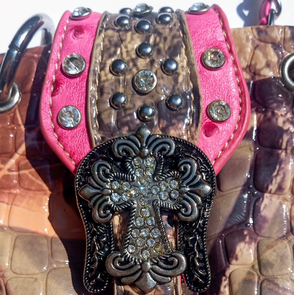 CROSSBODY PURSE CAMO PINK EMBELLISHED/ CROSS RELIGIOUS, WOMENS - Picture 1 of 7